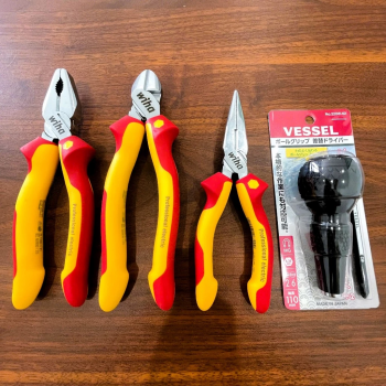 Bộ 3 kìm Wiha cách điện 1000V C02 (Wiha 26708, 43340, 26720 +Tặng tô vít 220w-62)